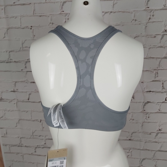 𝅺NIKE Training Pro Dri-FIT Swoosh  all over leopard print sports bra in g… - Picture 11 of 11